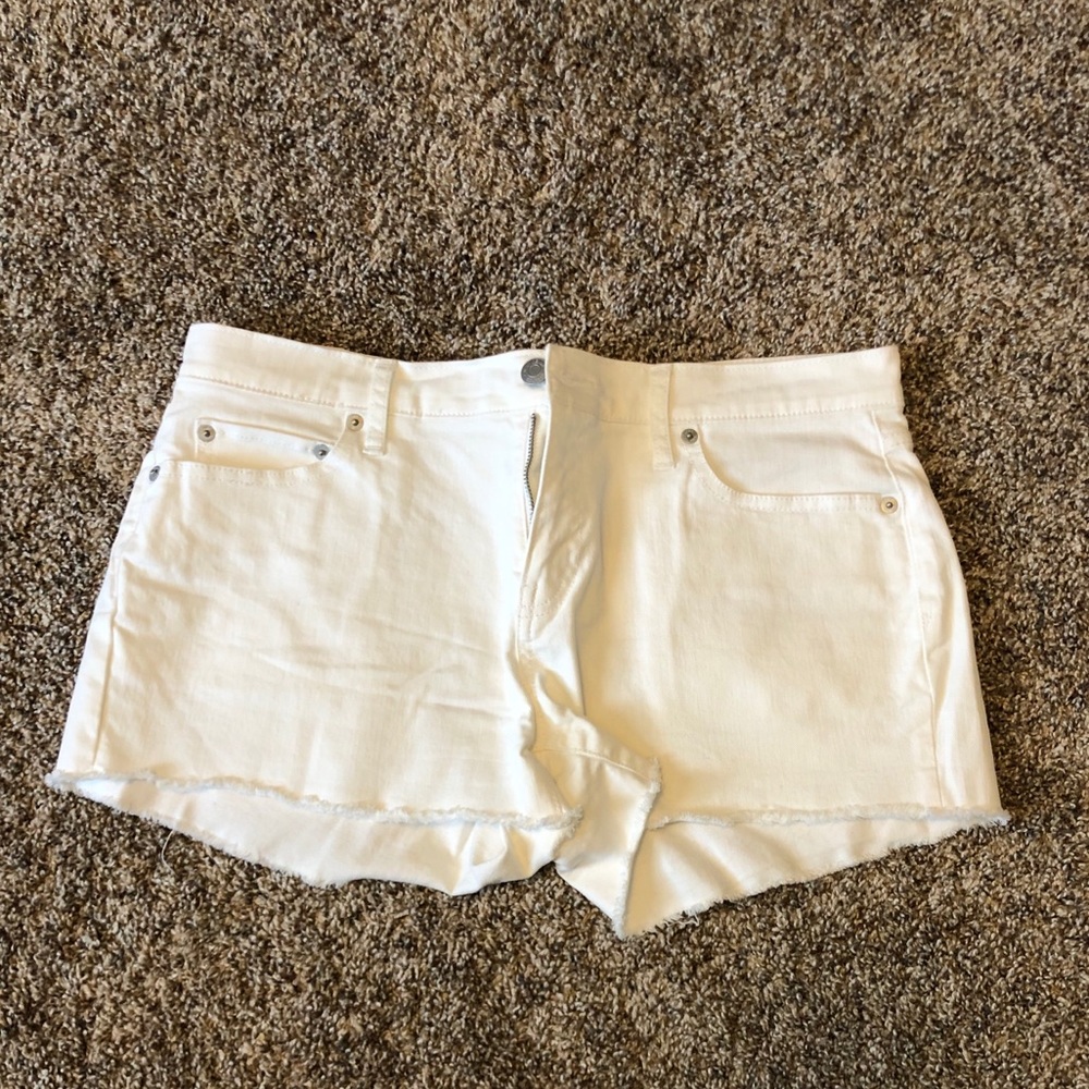 *NWOT*Gap 1969 White Jean Short size 29